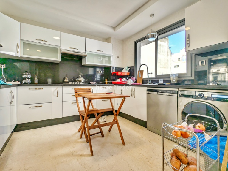 Appartement meublé à louer au Triangle d'Or 152 m²