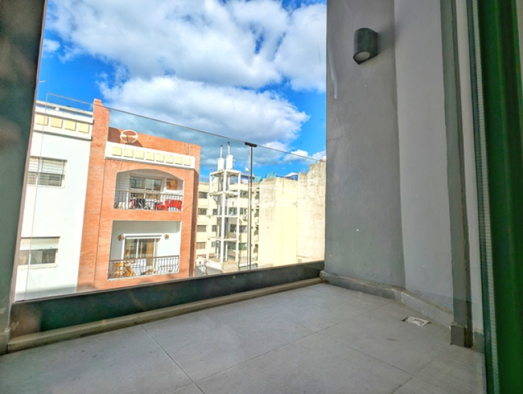 Studio meublé à louer au Triangle d'Or 51 m²